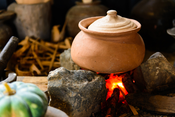 Clay Pot Cooking: What is a Clay Pot & How Do You Use One - Earth, Food,  and Fire